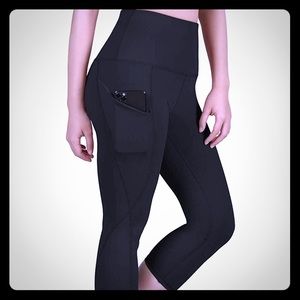 ODODOS Black High Waist Yoga Capri Leggings Large